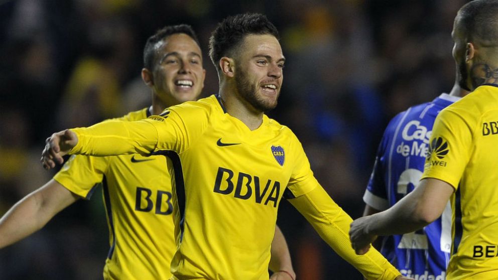 Nández tuvo un debut soñado en "La Bombonera". (AFP)