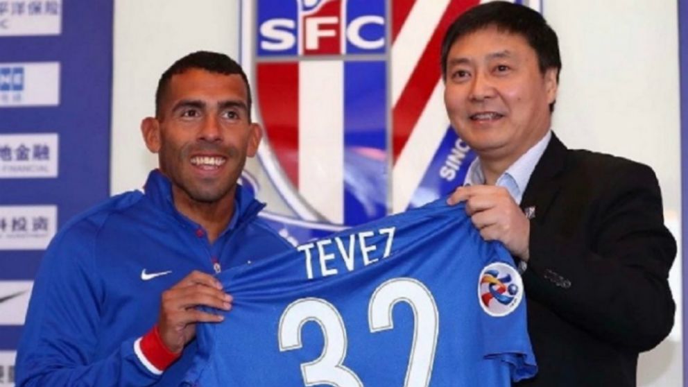 Los dirigentes del Shanghái Shenhua apuntaron contra el ex Boca