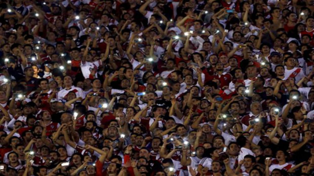 Los hinchas de River iniciaron una cadena de promesas para pasar a semis.