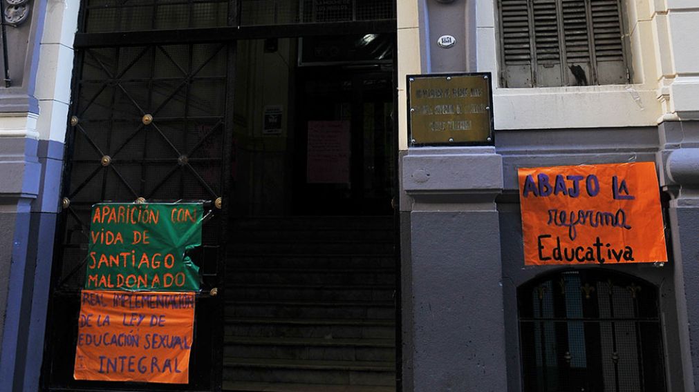 Así reclaman los alumnos del Pellegrini.