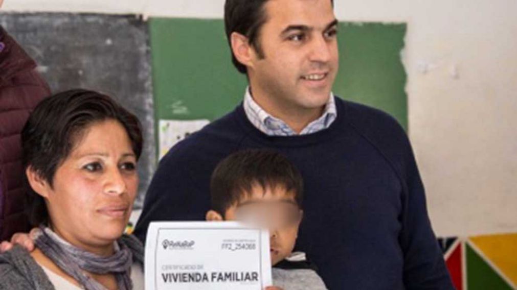 El Gobierno entrega certificados de vivienda en 123 barrios de La Matanza