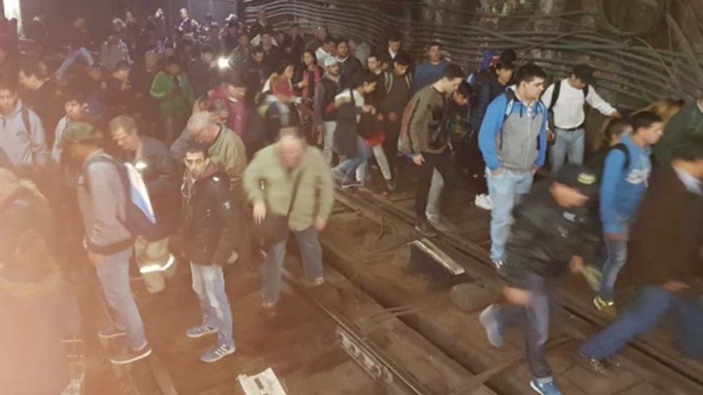 Interrupciones, servicio limitado y demoras en subtes