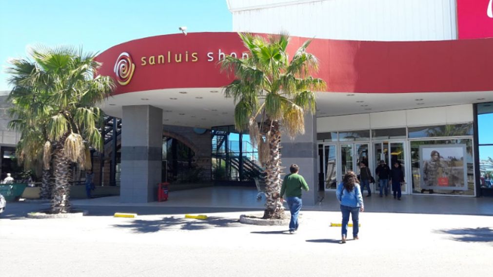 En este shopping se encuentra el cine en donde encontraron ratas.