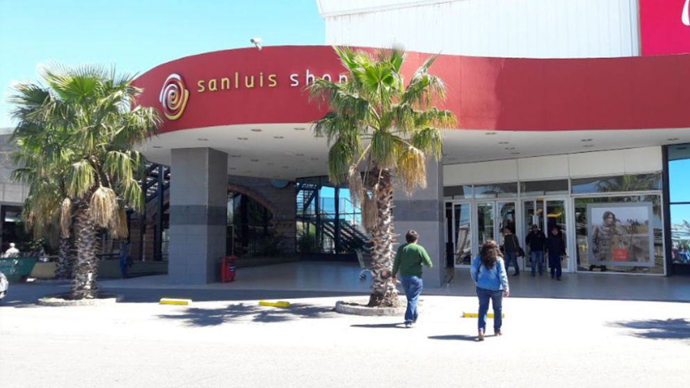 En este shopping se encuentra el cine en donde encontraron ratas.