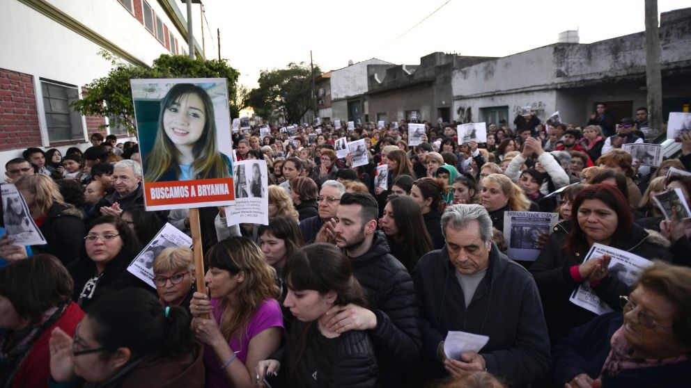 Una multitud pidió por la aparición de la adolescente (Fernando Pérez Ré-Crónica).