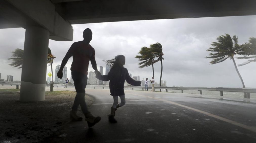 6,3 millones de personas en Florida recibieron la orden de evacuar. (Gentileza Elpais.com)