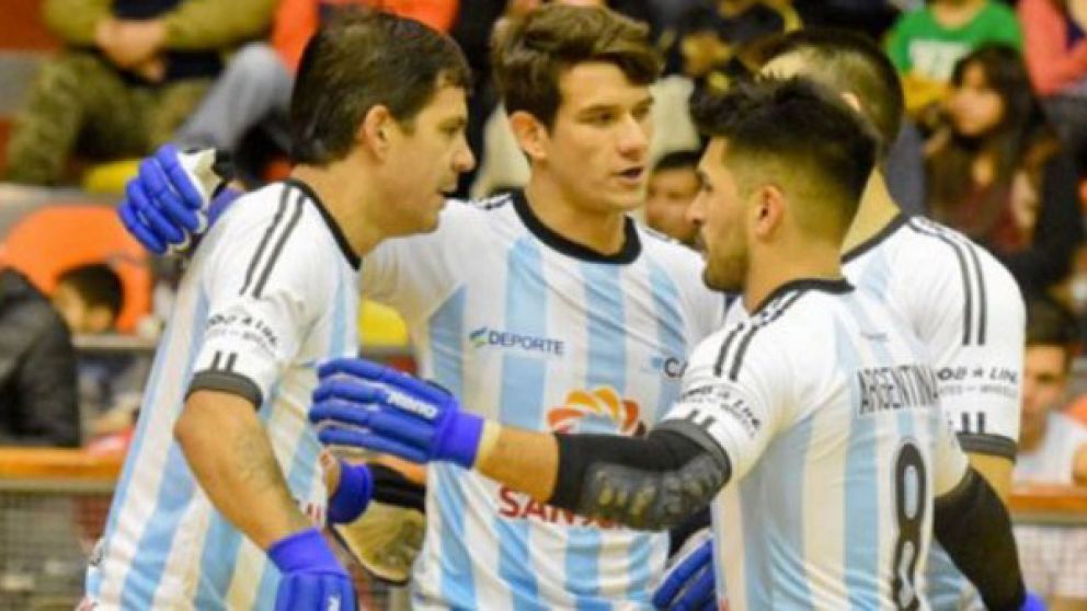 Argentina sufrió, pero derrotó a Angola y está en semis