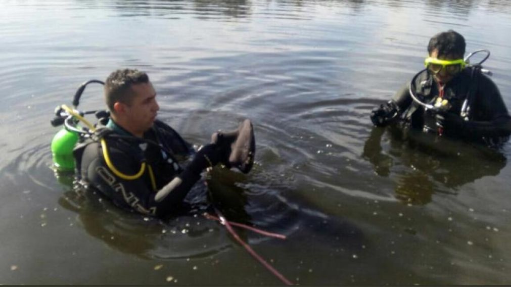 Jugaba con amigos y muri� al caer en aguas contaminadas
