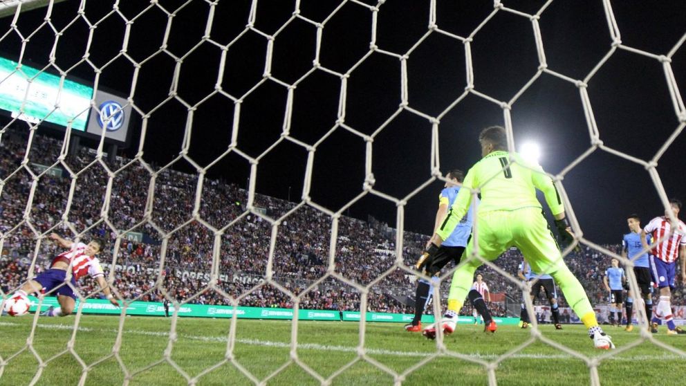 Romero descontó cerca del final. (Reuters)