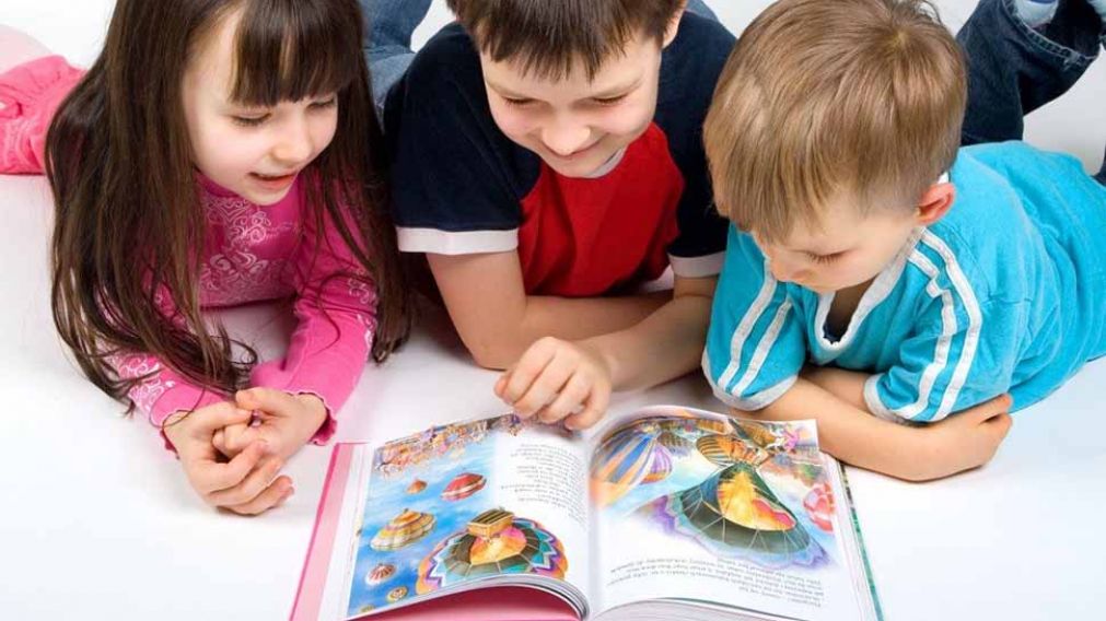 LECTURA. Esta madre se las ingenió para educar a sus hijos.