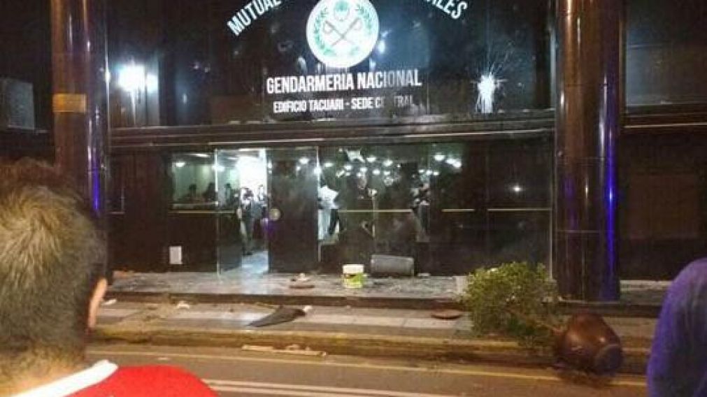 Atacan sedes de Gendarmería tras marcha por Maldonado