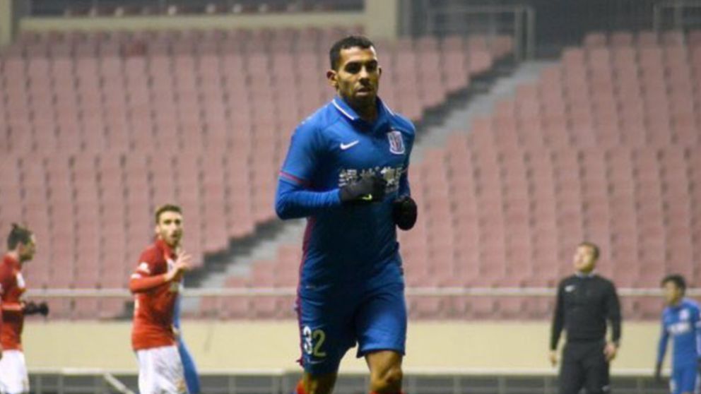 Tevez aseguró que tiene un contrato complicado.