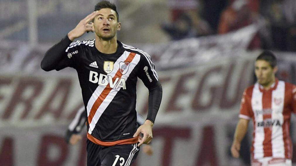 Alario volvió al gol ante Instituto.