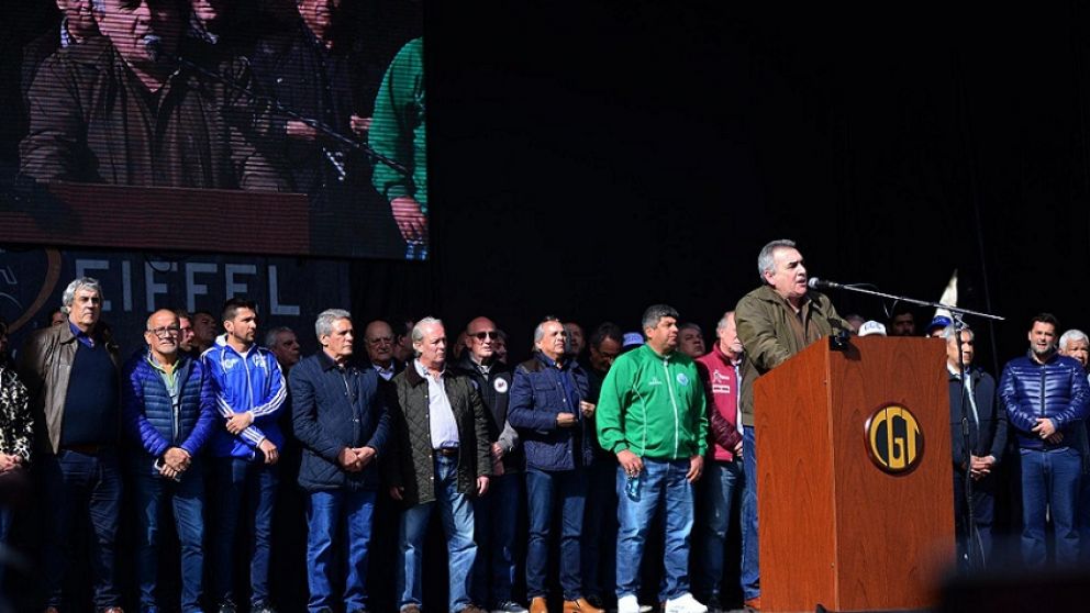 Un acto con ausencias notables.