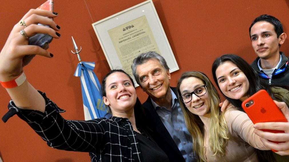 Macri con jóvenes en la Rosada