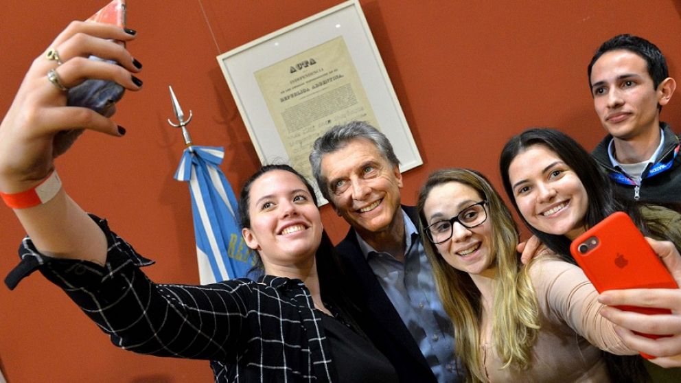 Macri con jóvenes en la Rosada