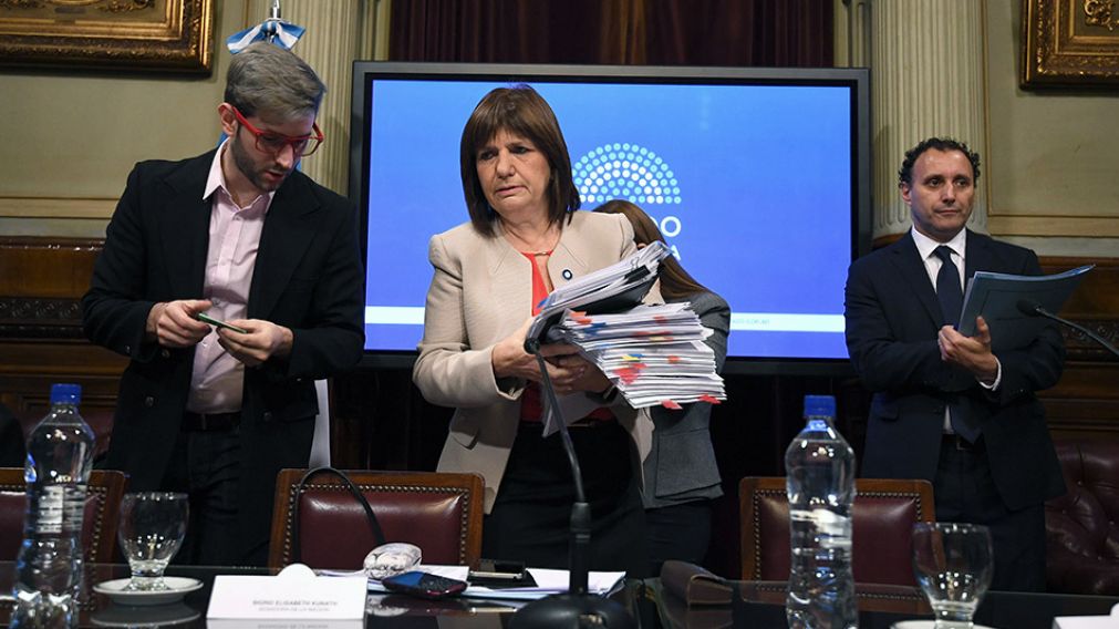 La Ministra se vio obligada a responder sobre Santiago Maldonado.