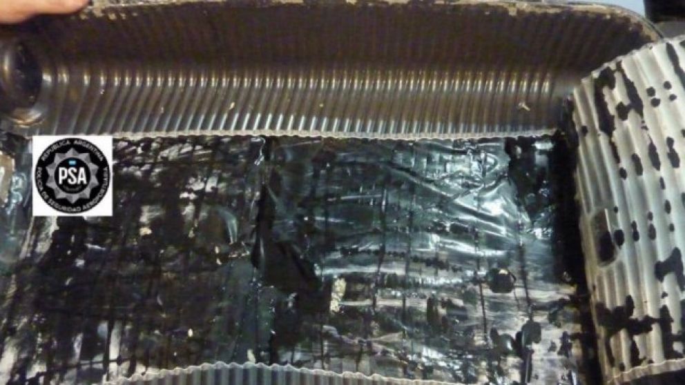 La droga estaba oculta en un doble fondo (PSA).