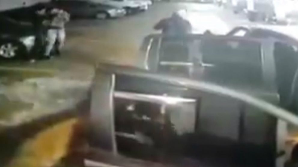 Los delincuentes redujeron al sereno para perpetrar el robo.