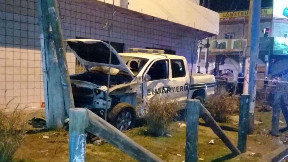 Patrulla perseguía a ladrones, chocó y atropelló a familia