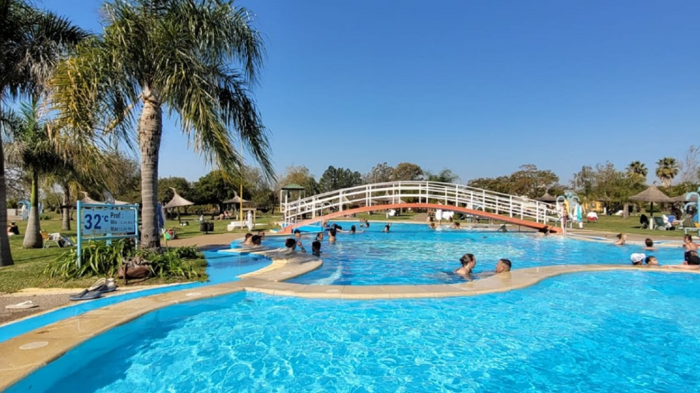 No es el Caribe: el paraíso de los jubilados está junto a un río y tiene aguas termales.