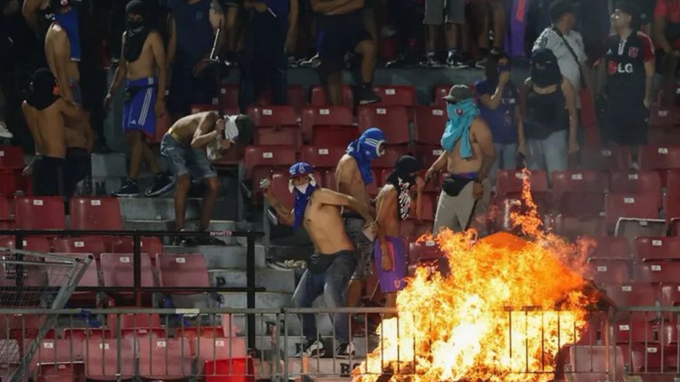 Los barras de la U de Chile volvieron a hacer de las suyas.