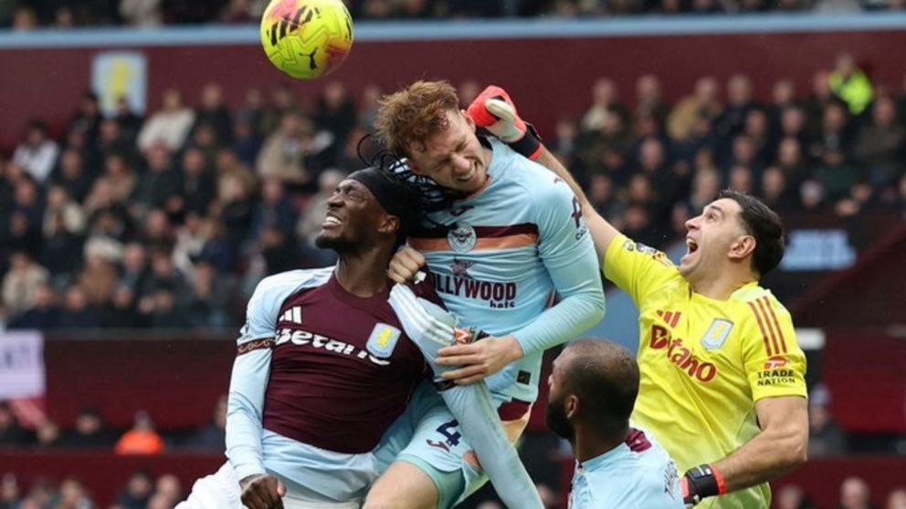 Aston Villa perdió de local y "Dibu Martínez" cometió un grave error