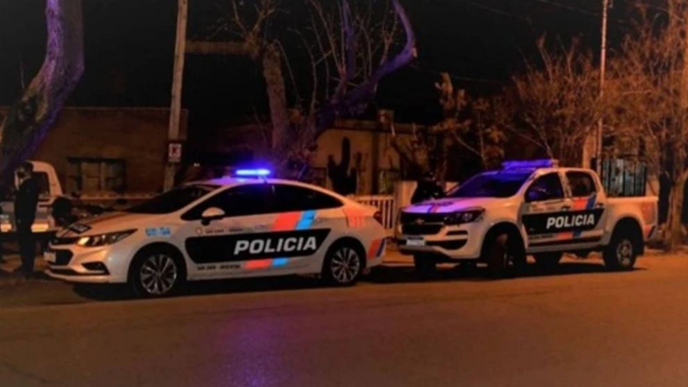 Tuvo un parto de emergencia en el baño y el bebé cayó al inodoro: así fue rescatado por la policía