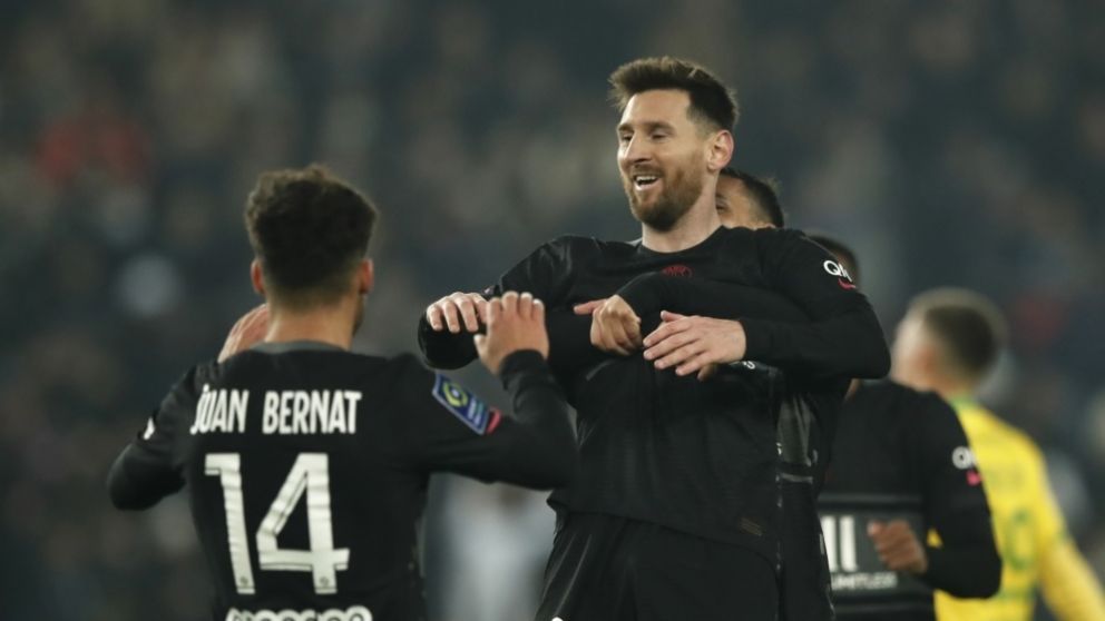 Juan Bernat, compa�ero de Lionel Messi en el PSG,  se encuentra sin club.