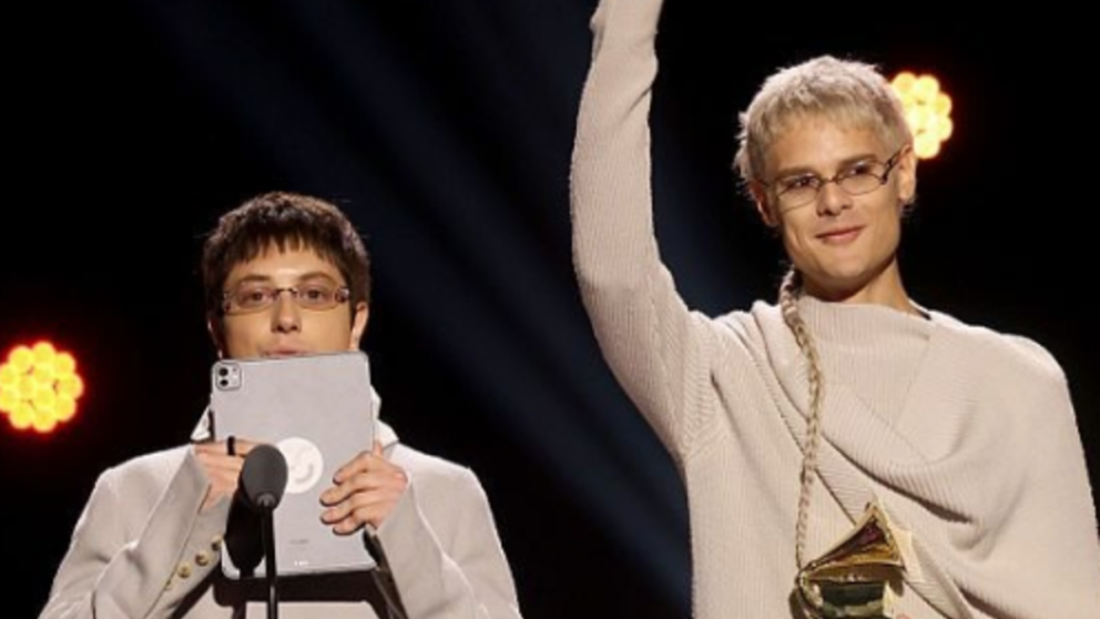 Ca7riel y Paco Amoroso volvieron a escena y conquistaron el Premio Grammy 2026 al Mejor �lbum de rock latino con "Papota"