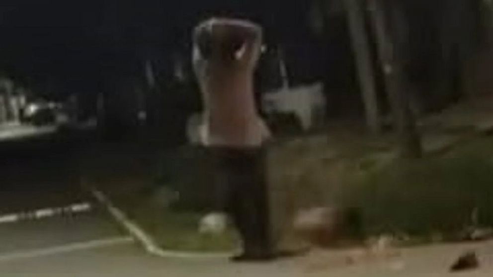 El joven fue detenido tras atacar a su tío con un bate de béisbol.