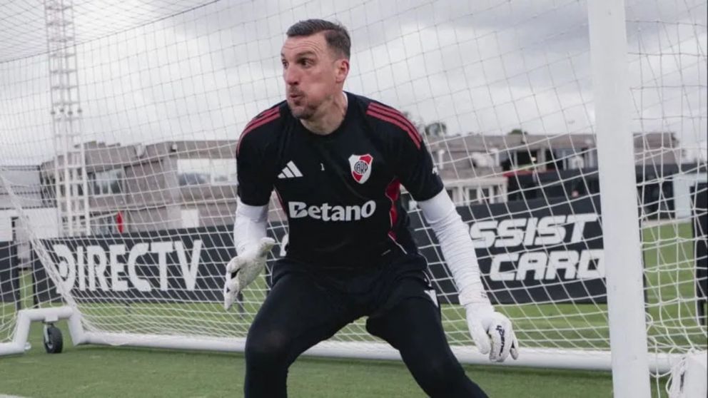 Armani trabaja a la par del grupo, pero no hay certezas de que sea titular ante Tigre.