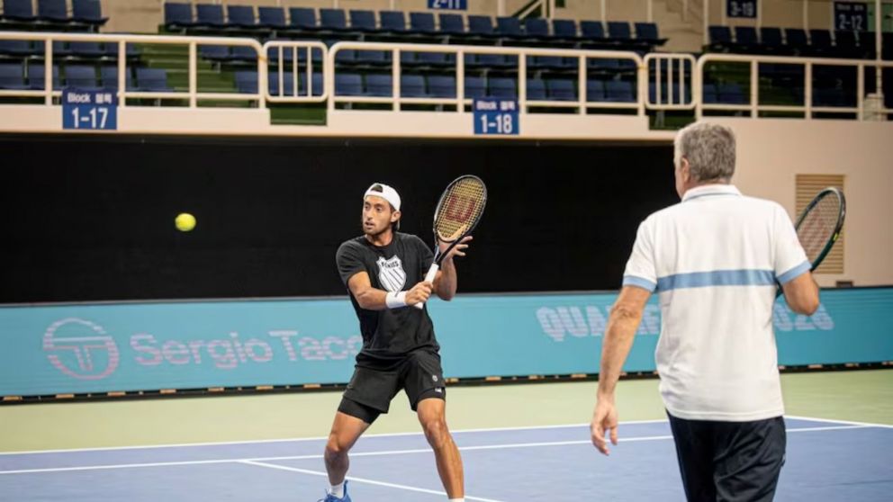 Thiago Tirante, integrante del equipo argentino de Copa Davis, en uno de los entrenamientos en Busan.