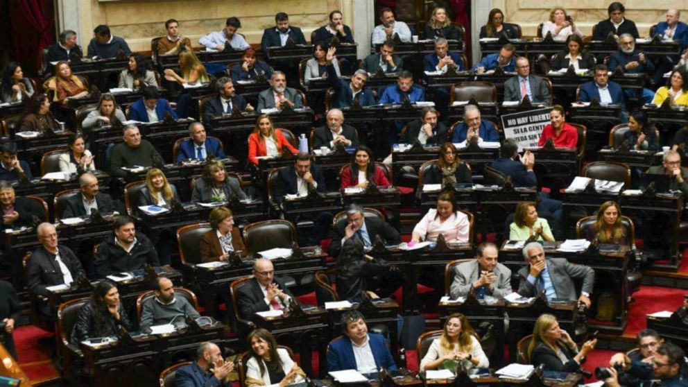 El bloque peronista en Diputados exige presencia a sus miembros desde el lunes a la noche