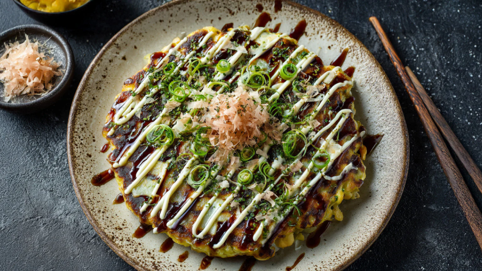 Receta de "okonomiyaki": �C�mo preparar la aut�ntica tortilla japonesa y deleitar a tus invitados con un plato lleno de sabor?