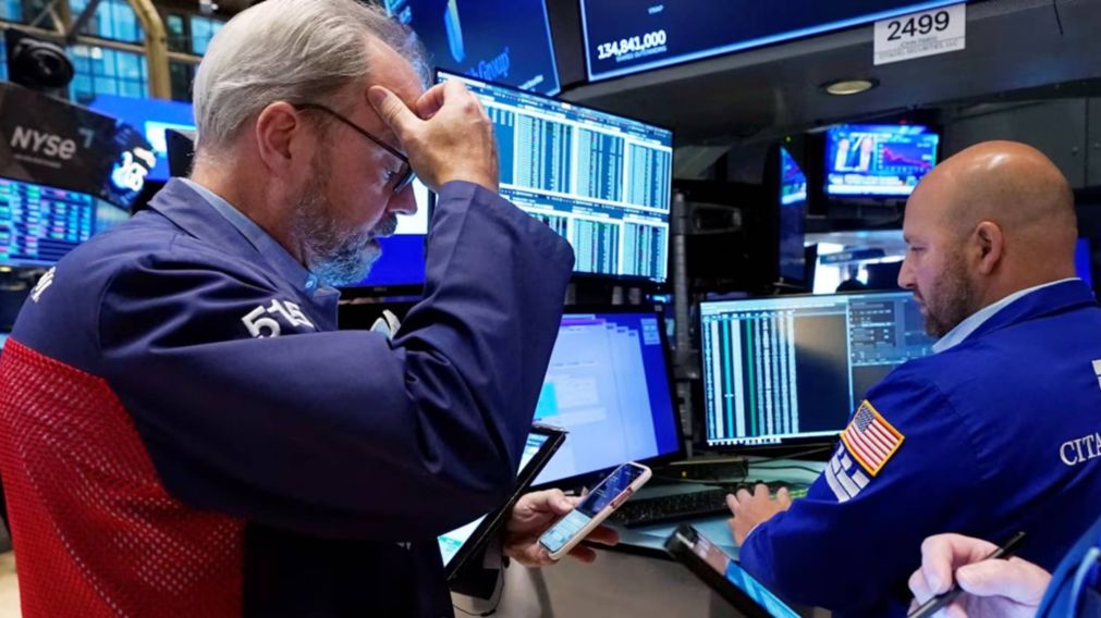 Fuerte caída de las acciones argentinas y rebote del riesgo país.