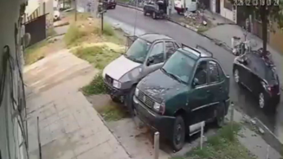 El choque fatal quedó filmado por una cámara de seguridad.
