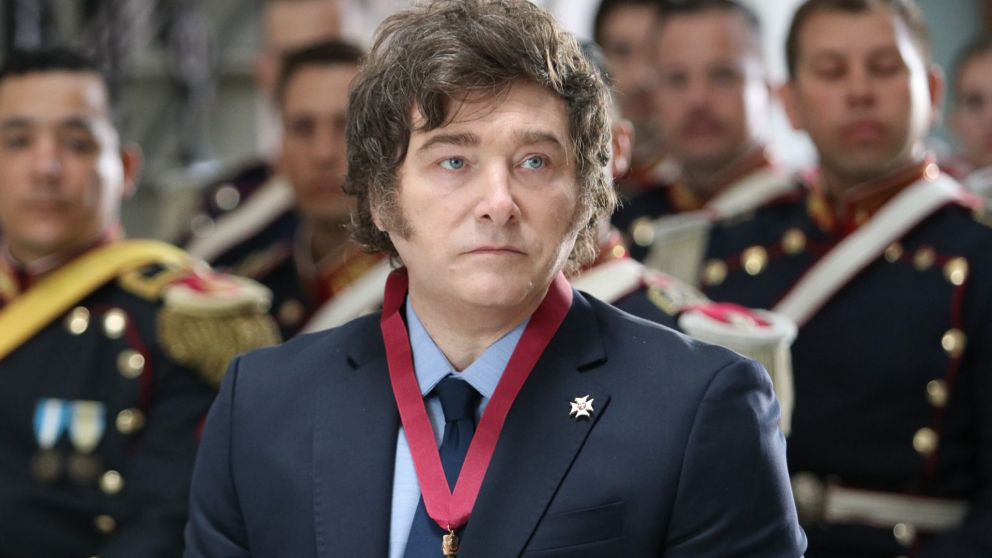 Javier Milei le entregará el sable corvo de San Martín a los Granaderos el sábado en Santa Fe.