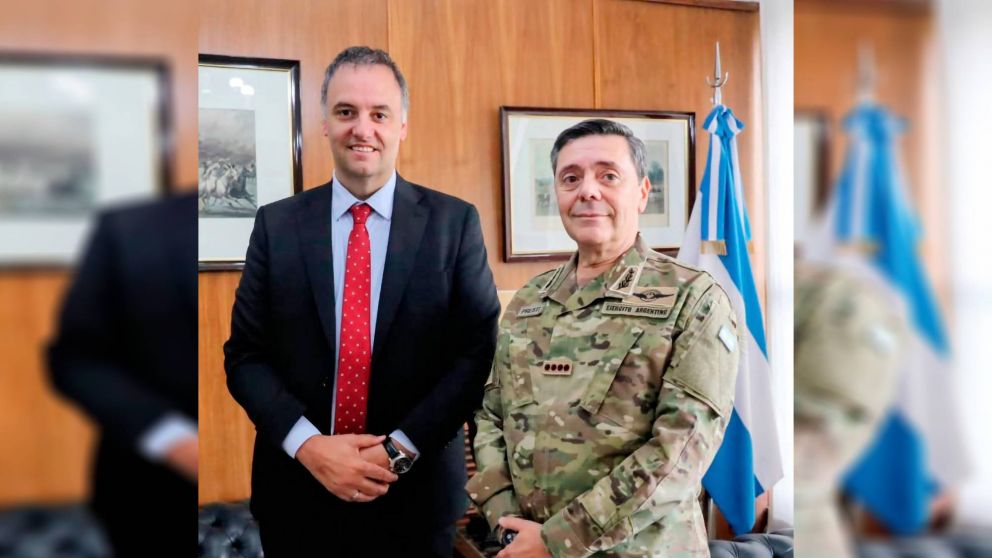 Fuerzas Armadas: Adorni y Presti definen los detalles de las nuevas incorporaciones..