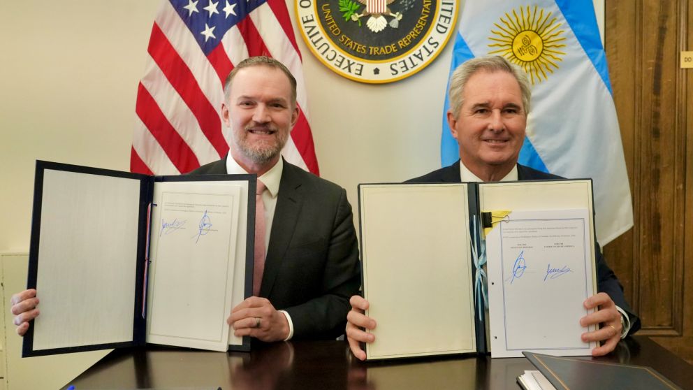 Jamieson Lee Greer junto con Pablo Quirno.