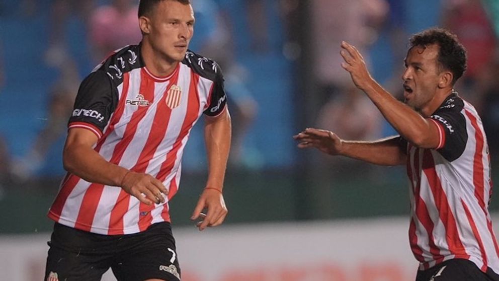 Con goles del grandote Bruera, Barracas logró sortear a Temperley que se había puesto en ventaja por dos goles.