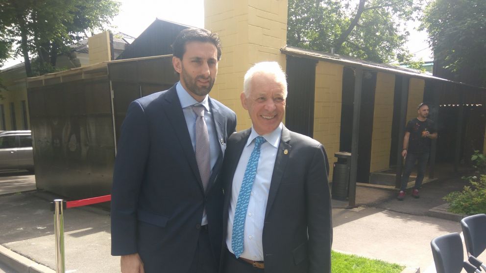Eran otros tiempos en los que la pol�tica parac�a no devorarlos: Diego Milito, el actual presidente de Racing, y V�ctor Blanco. 
