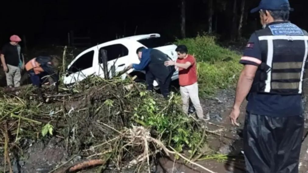 Cayeron 200 milímetros de agua en la región de Metán, una cifra histórica para una jornada (X).