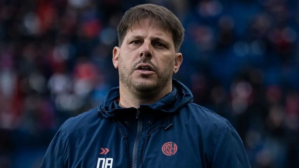 Damián Ayude mete mano en el once de San Lorenzo para enfrentar a Huracán en el clásico.