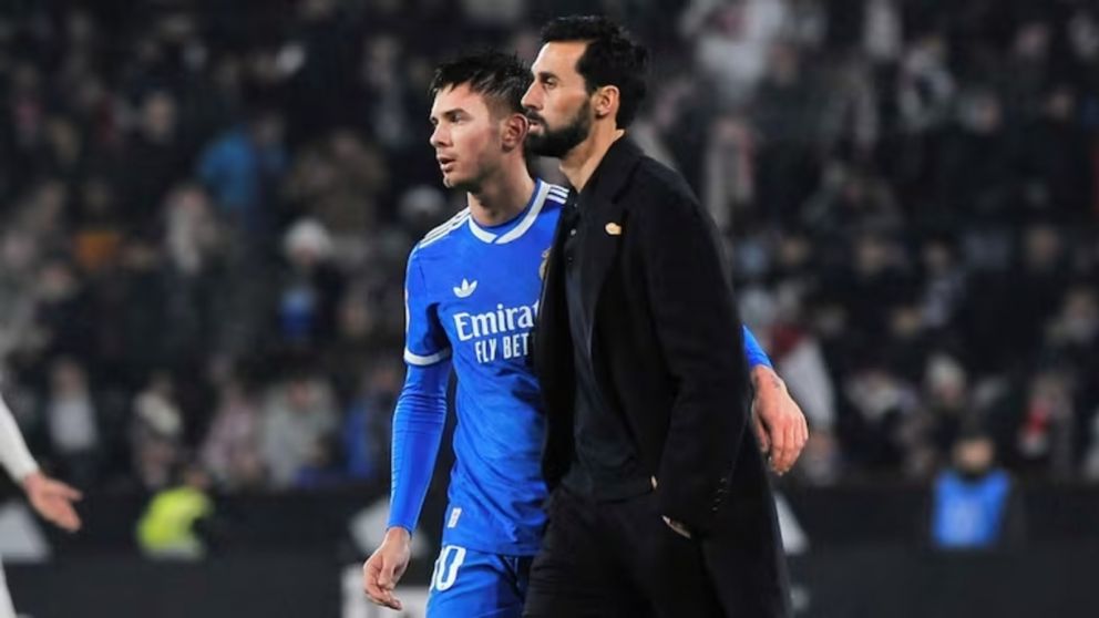 Arbeloa le tien confanza plena a un discutido Mastantuono. 