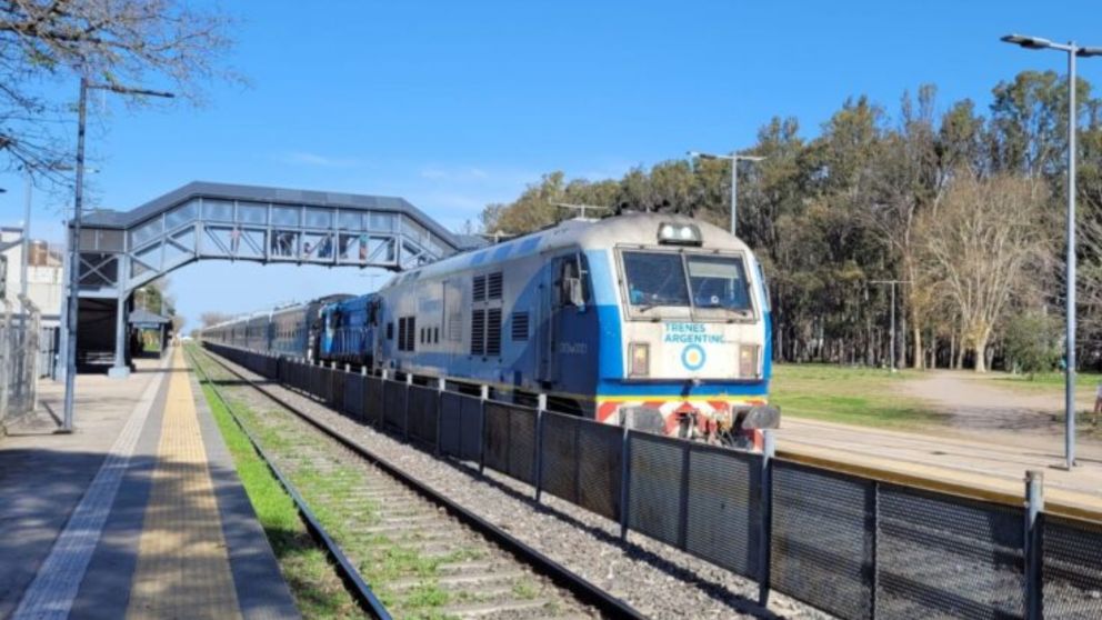 El cuerpo del hombre estaba en estado de descomposición y fue hallado sobre las vías del tren, en la ciudad de San Nicolás.