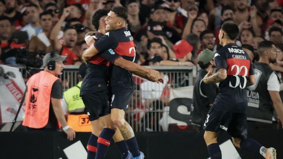 Ignacio Russo, festejando uno de los tantos de Tigre.