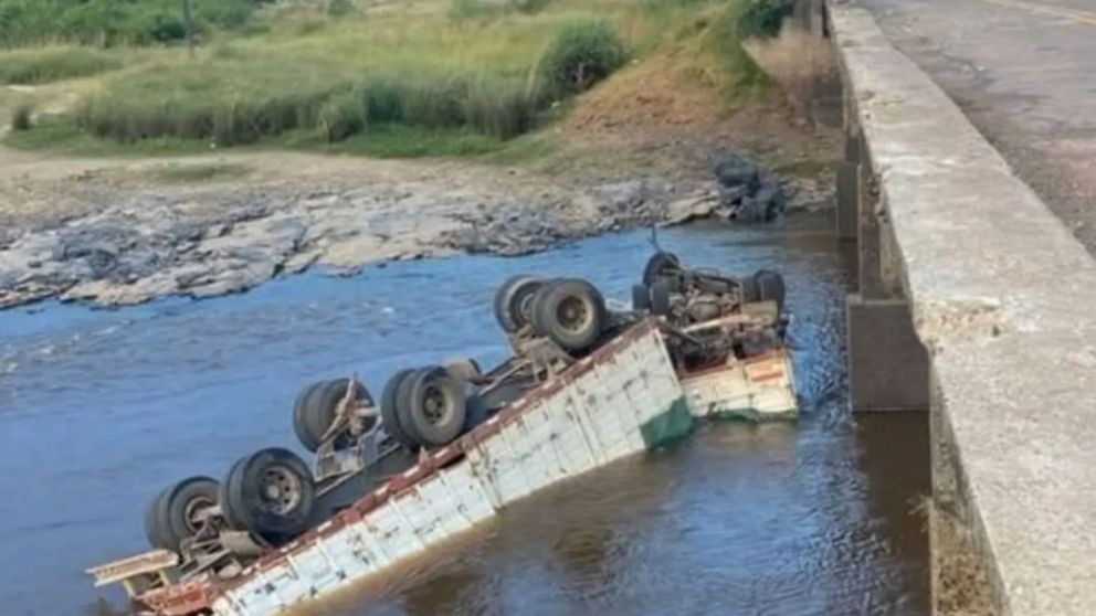 La víctima murió dentro del camión (Gentileza El Litoral).