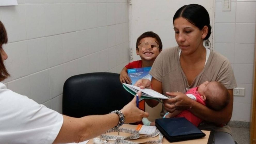 Calendario AUH y aumento en febrero 2026: ANSES confirmó las fechas de cobro y los nuevos montos.