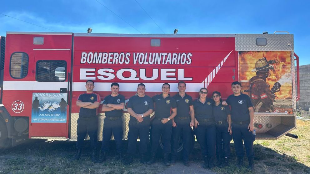 Vuelven del sur los Bomberos de Bernal tras combatir los incendios en Esquel